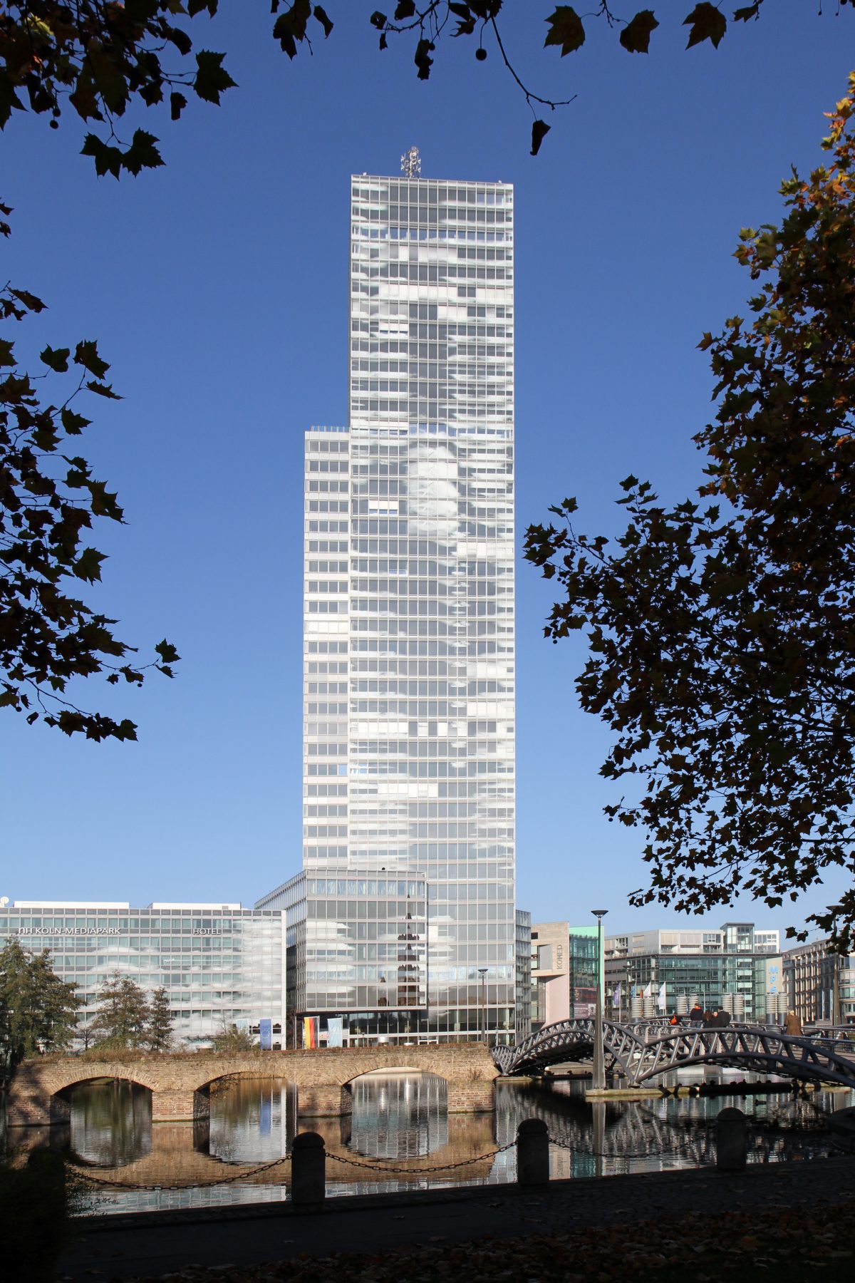 12.11.0203 | Art-Invest Real Estate Management GmbH & CO. KG | Köln